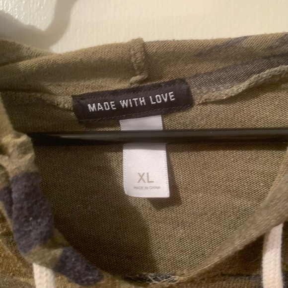 Camo mom life sweatshirt. Very thin cozy material. Size xl - Picture 3 of 3